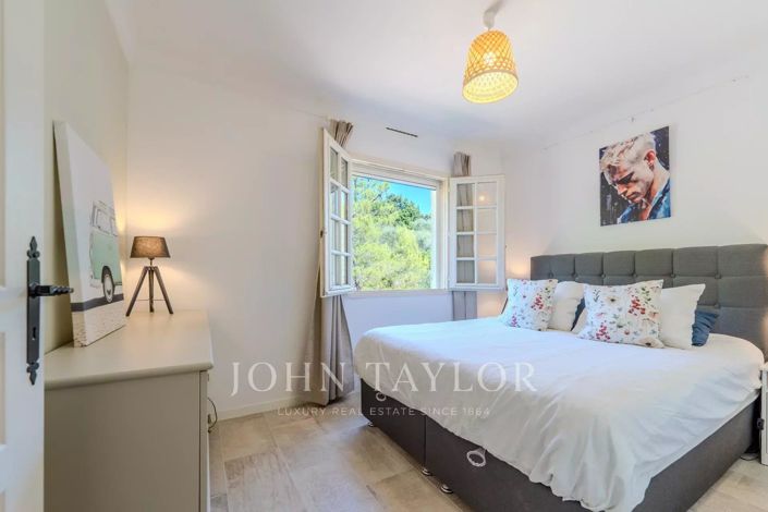 Image No.36-8 Bed House for sale