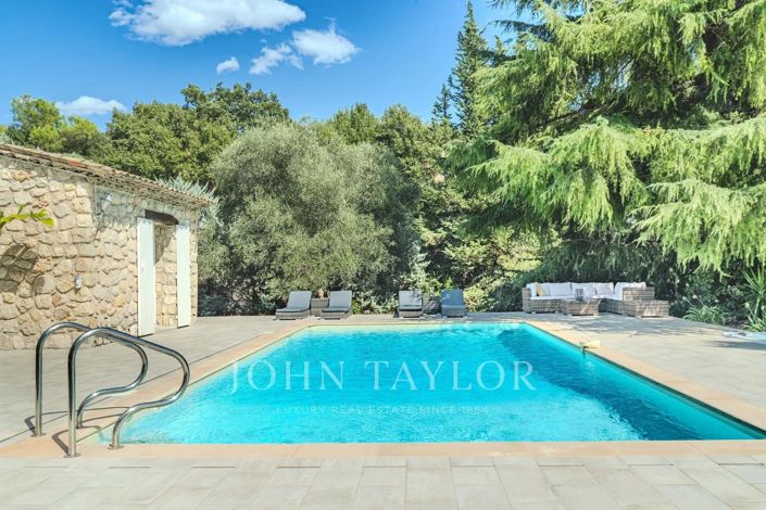 Image No.8-8 Bed House for sale