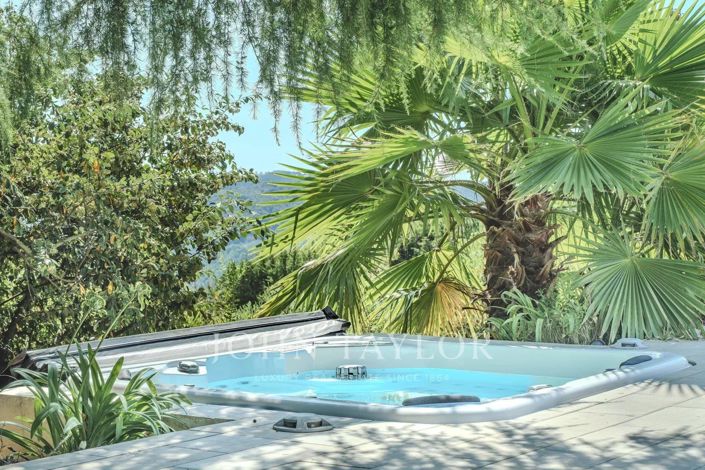 Image No.9-8 Bed House for sale