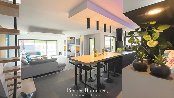 Image No.3-4 Bed House for sale