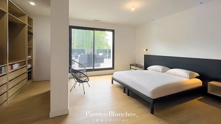 Image No.5-4 Bed House for sale