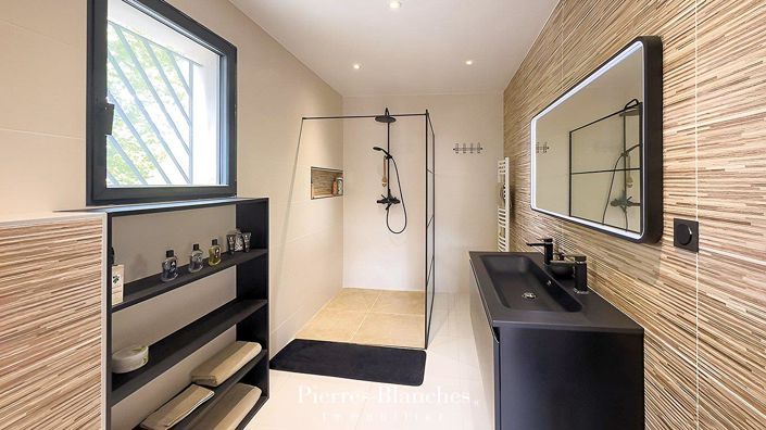 Image No.6-4 Bed House for sale