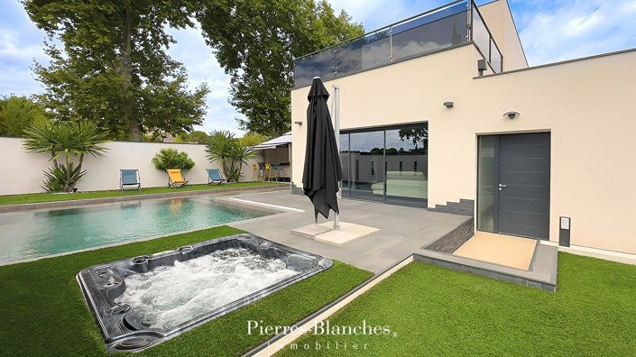 Image No.8-4 Bed House for sale