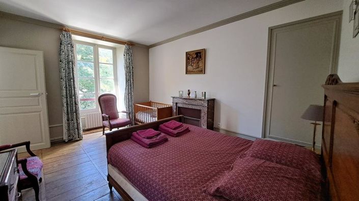 Image No.16-14 Bed Property for sale