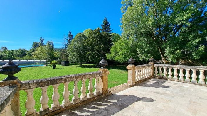 Image No.7-14 Bed Property for sale