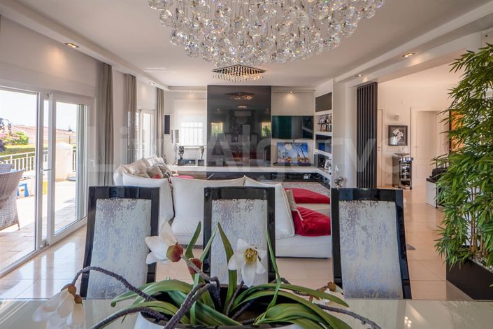 Image No.11-3 Bed House for sale