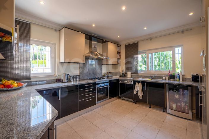 Image No.13-3 Bed House for sale