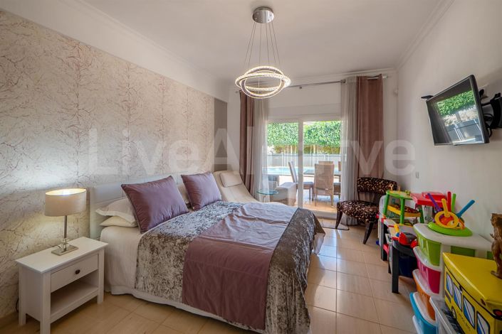 Image No.17-3 Bed House for sale