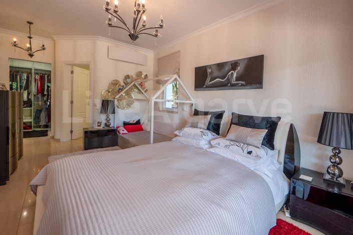 Image No.25-3 Bed House for sale