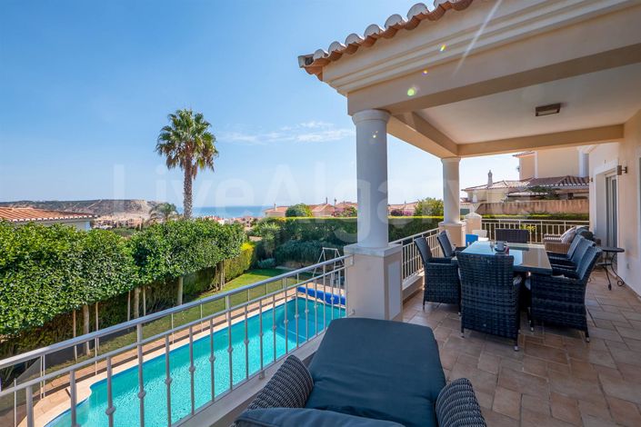 Image No.8-3 Bed House for sale