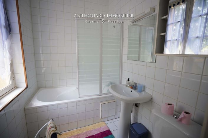 Image No.24-13 Bed Property for sale