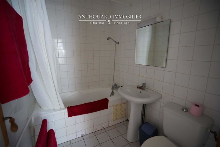 Image No.26-13 Bed Property for sale