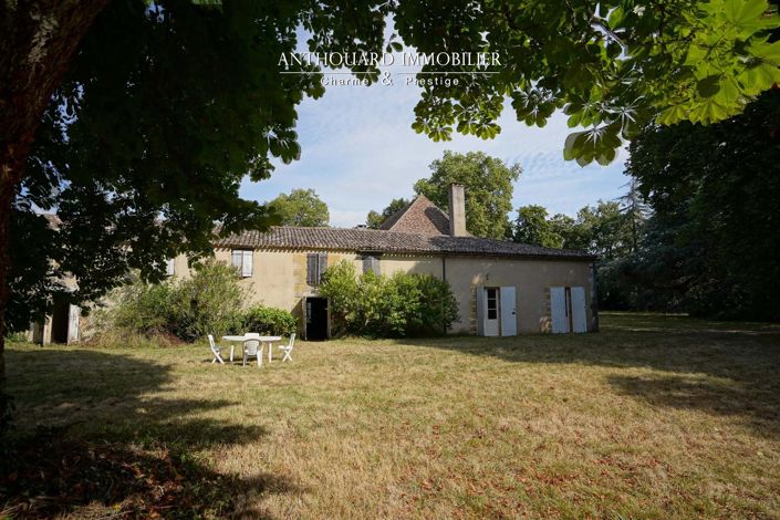 Image No.6-13 Bed Property for sale