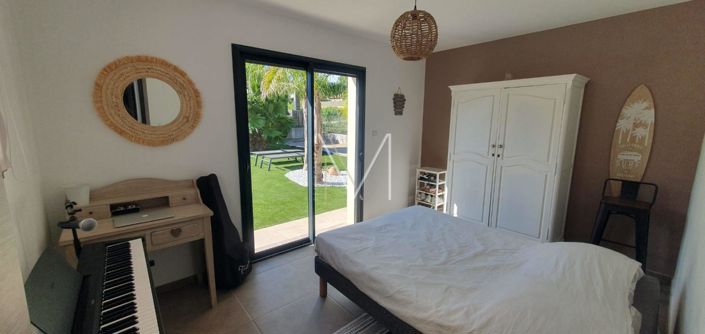 Image No.18-4 Bed House for sale