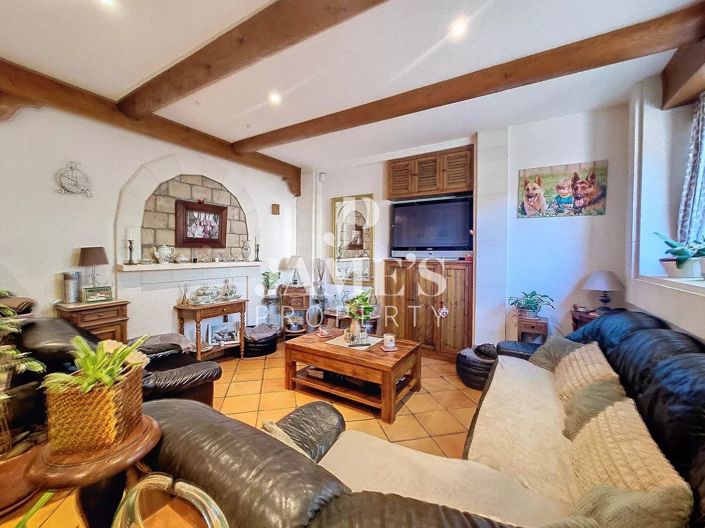 Image No.6-5 Bed House for sale