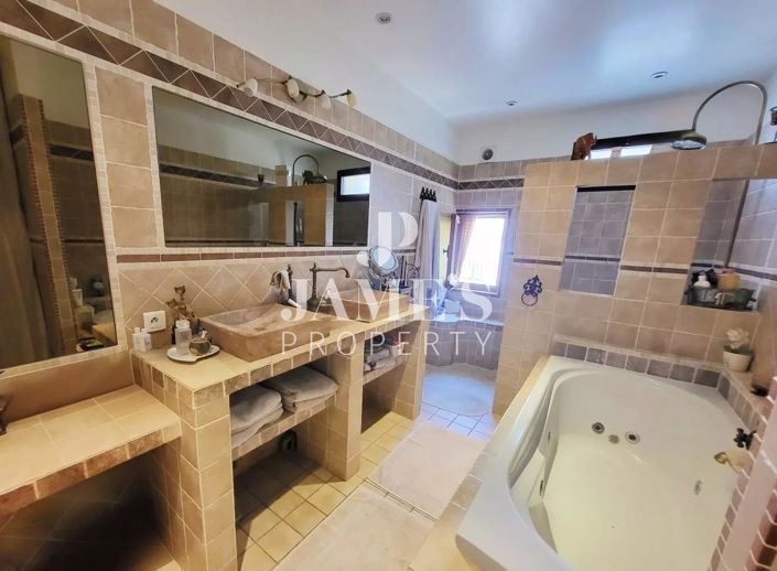 Image No.9-5 Bed House for sale