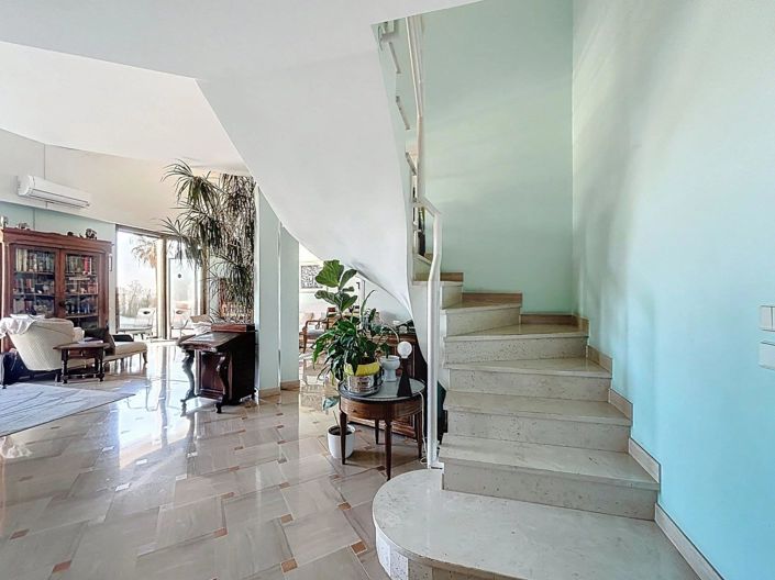 Image No.21-3 Bed Apartment for sale