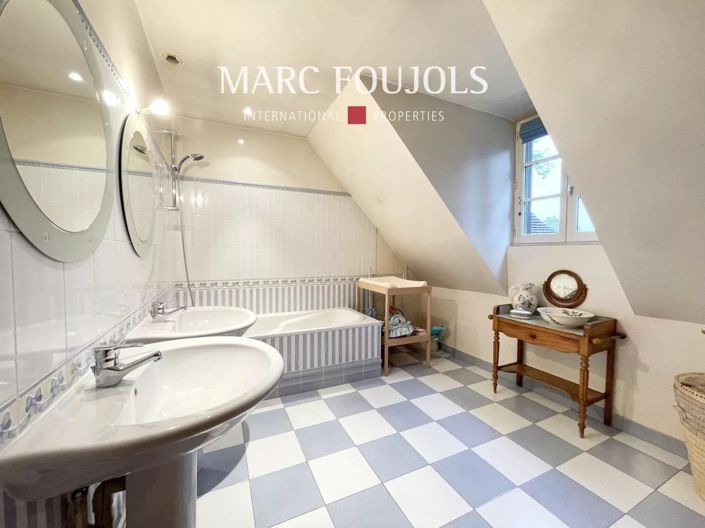 Image No.7-6 Bed House for sale