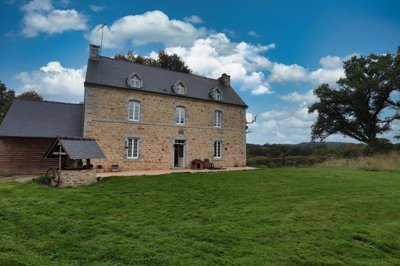 1 - Glomel, House