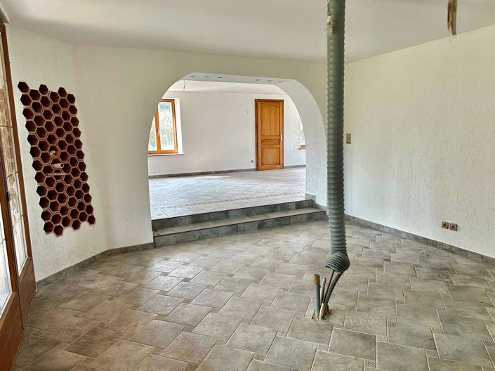 Image No.6-4 Bed House for sale