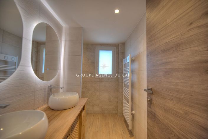 Image No.11-5 Bed House for sale