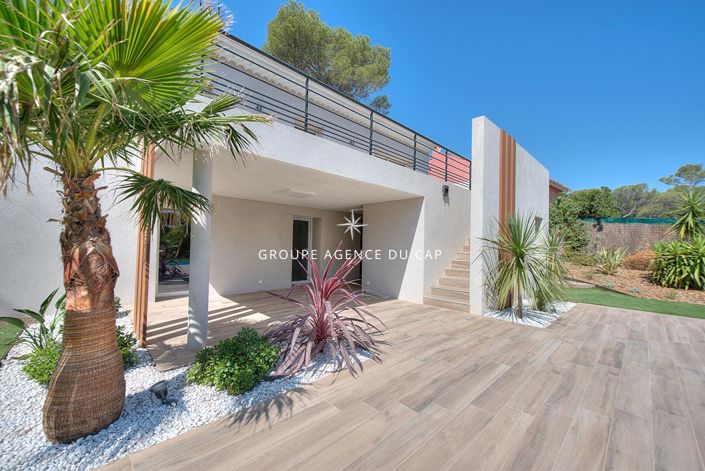 Image No.4-5 Bed House for sale