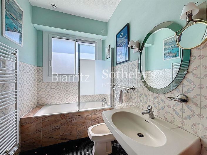 Image No.10-6 Bed House for sale