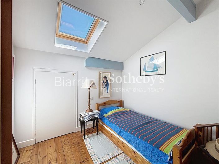 Image No.12-6 Bed House for sale