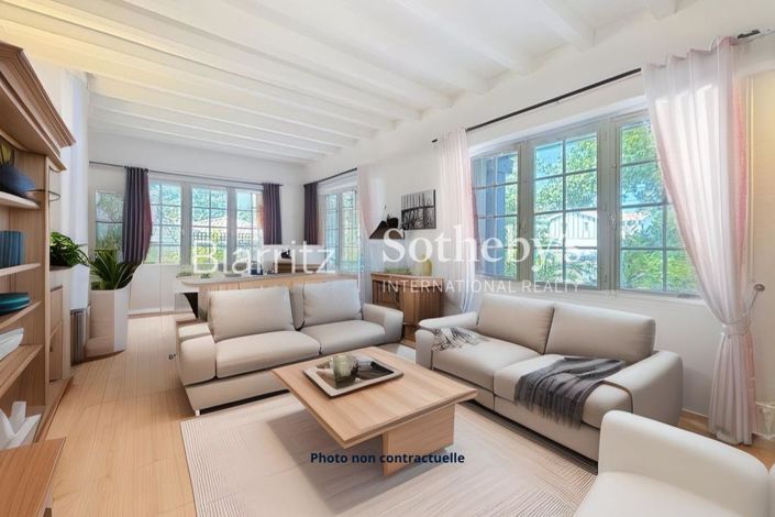 Image No.2-6 Bed House for sale