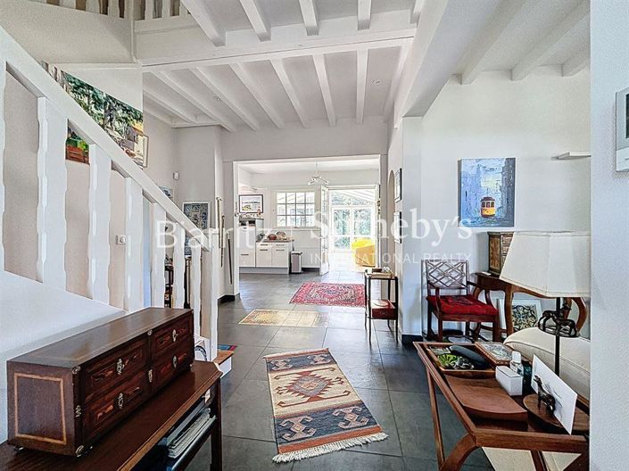 Image No.4-6 Bed House for sale