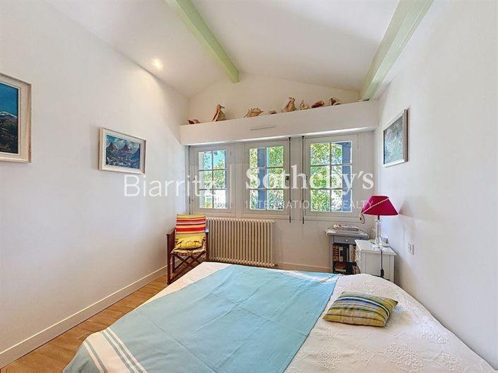 Image No.7-6 Bed House for sale