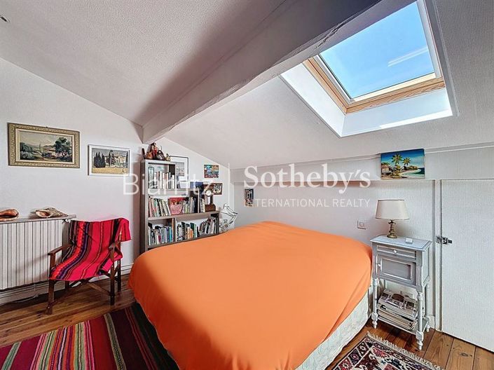 Image No.9-6 Bed House for sale