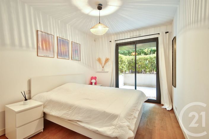 Image No.12-3 Bed Apartment for sale