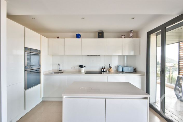 Image No.6-3 Bed Apartment for sale