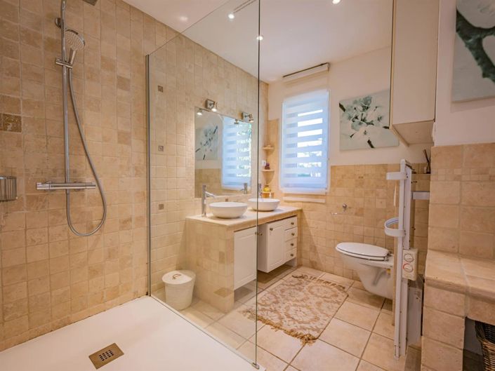 Image No.8-4 Bed House for sale