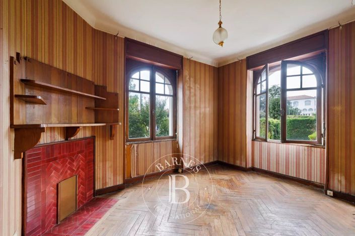 Image No.11-7 Bed House for sale