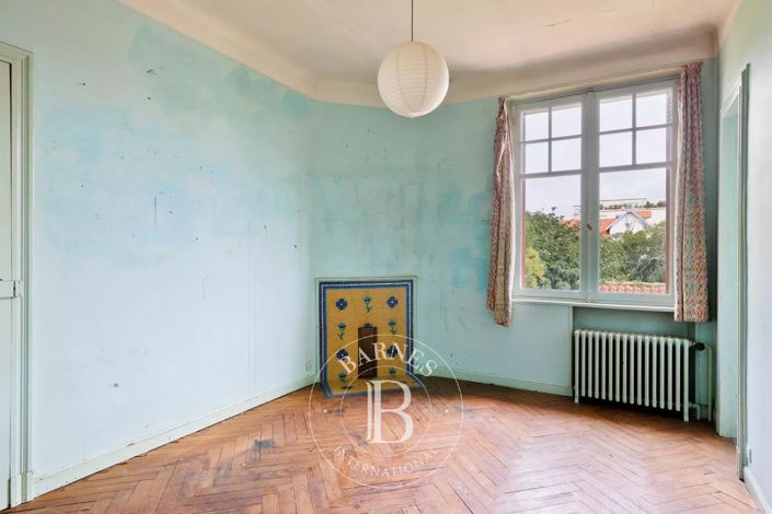 Image No.15-7 Bed House for sale