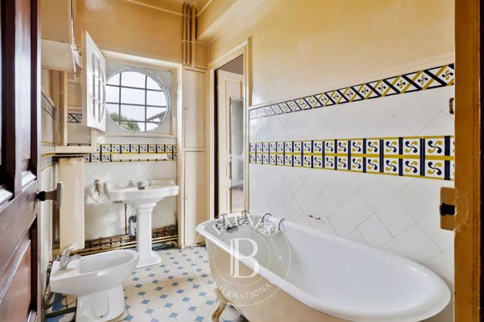 Image No.16-7 Bed House for sale