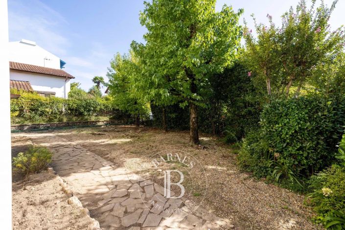 Image No.18-7 Bed House for sale