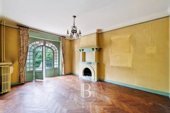 Image No.7-7 Bed House for sale