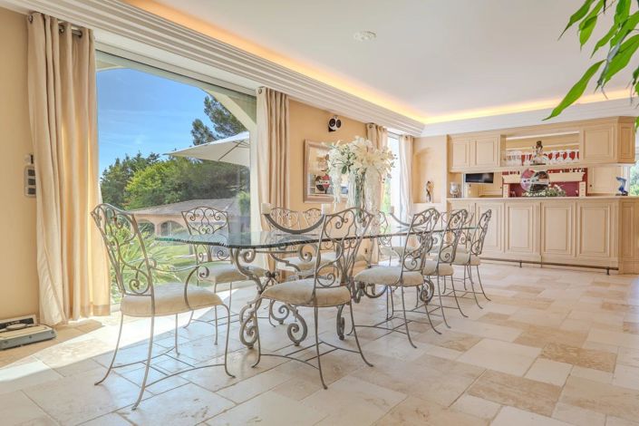 Image No.8-7 Bed House for sale