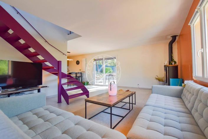 Image No.11-6 Bed House for sale