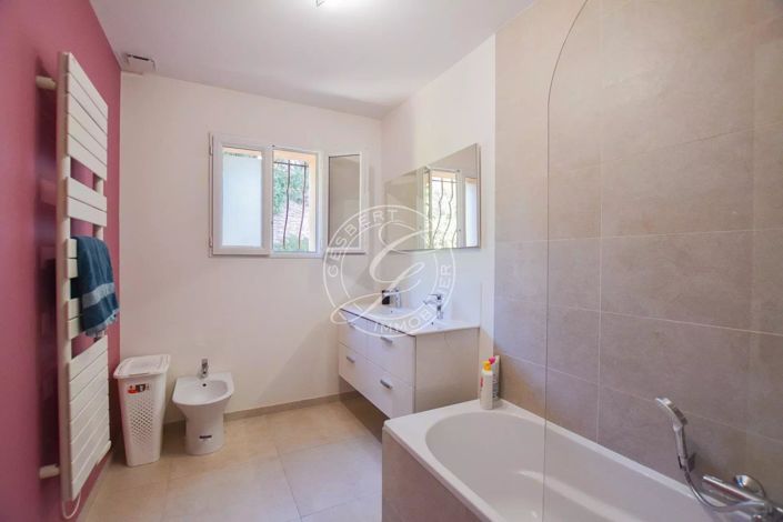 Image No.16-6 Bed House for sale