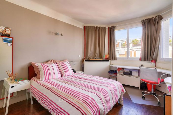 Image No.10-4 Bed Apartment for sale