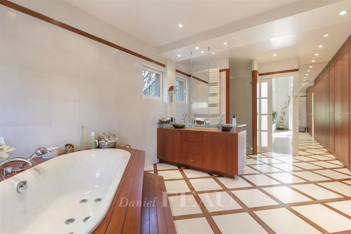 Image No.10-4 Bed House for sale