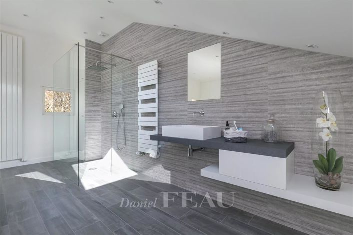 Image No.17-4 Bed House for sale