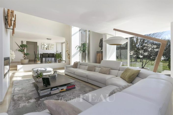 Image No.6-4 Bed House for sale