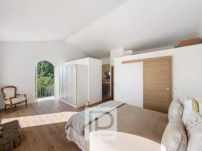 Image No.14-7 Bed House for sale