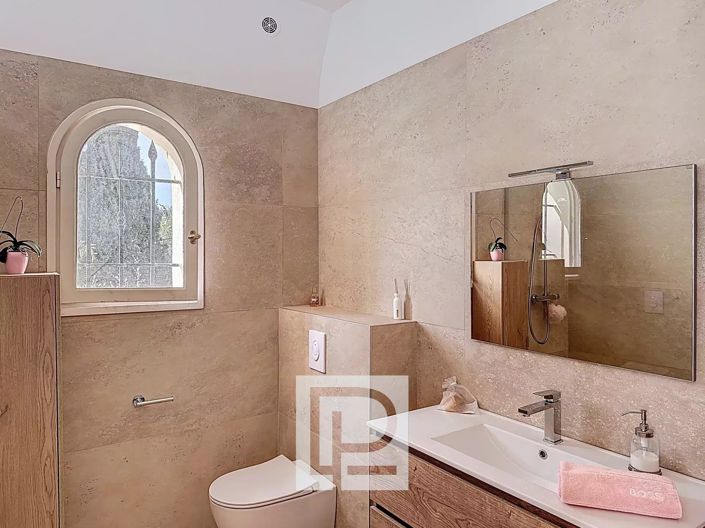 Image No.16-7 Bed House for sale