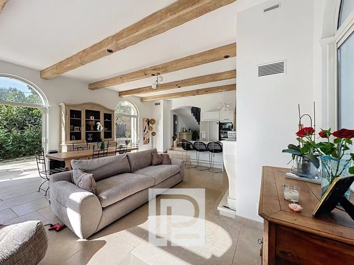 Image No.8-7 Bed House for sale